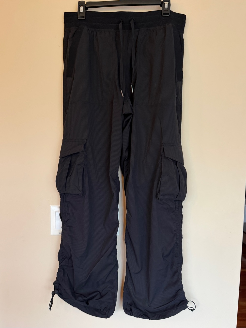 Lululemon Dance Studio Relaxed-Fit
Mid-Rise Black Cargo Pant - Picture 9 of 14
